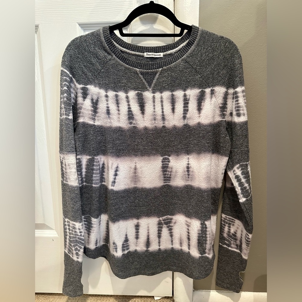 Theo&Spence gray and white tie dye crew neck sweater - size S